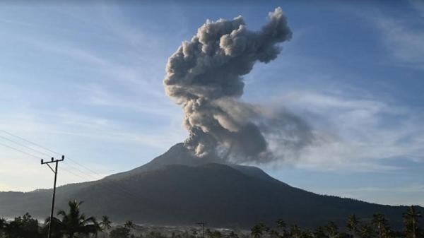 Gunung Lewotobi di NTT Erupsi, Semburkan Abu Setinggi 1,2 Km